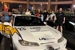 Tour cultural por la cultura JDM en Daikoku, Tokio, en un vehículo Toyota