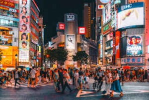 Serate a Tokyo: izakaya moderni e lounge con vista sulla città