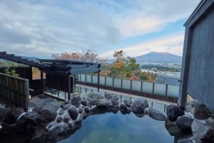 From Tokyo: Fuji Mountain Skiing and Hot Spring Day Trip