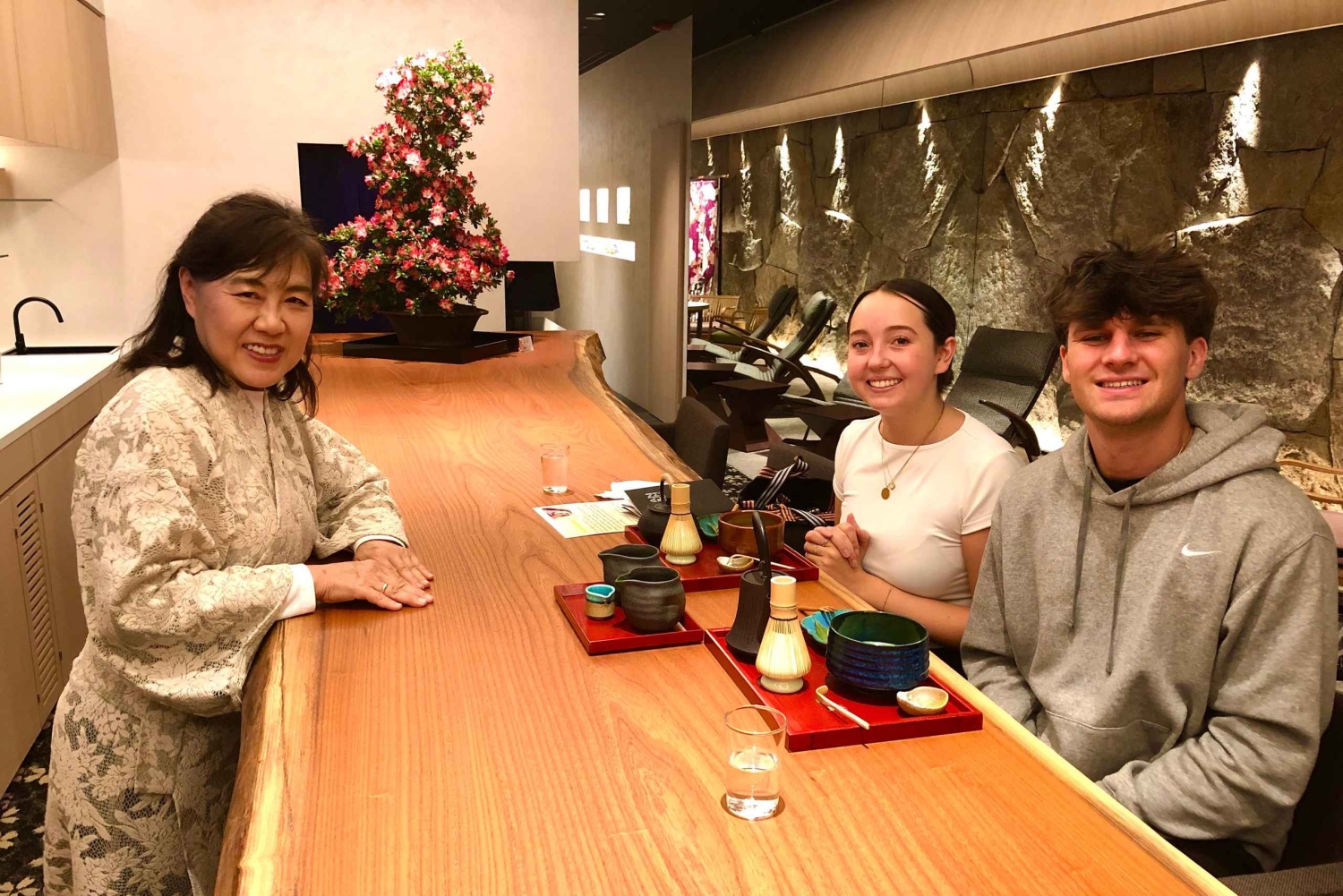 東京：銀座で抹茶、お菓子、お寿司のおもちゃを楽しむ茶道体験をご案内します