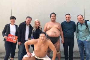 Tokio: Sumo Training Tour mit Sitzplatz am Ring und Fotoshooting