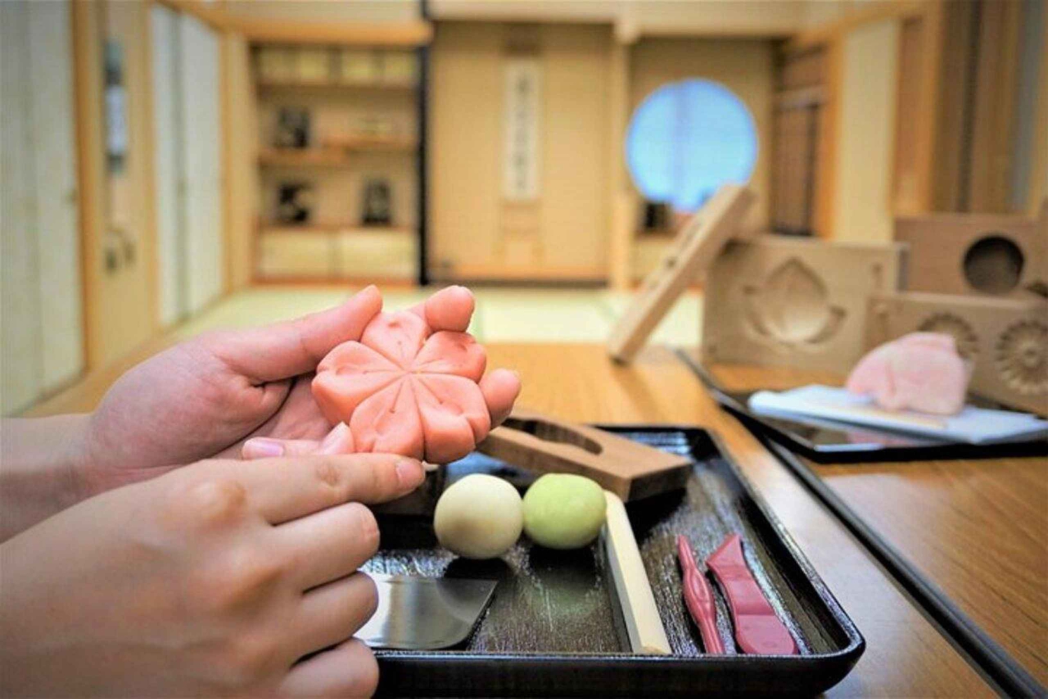 Tokyo: Guidet byvandring med wagashi-kursus