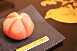 Tokyo: Guidet byvandring med wagashi-kursus