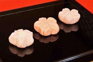 Tokyo: Guidet byvandring med wagashi-kursus