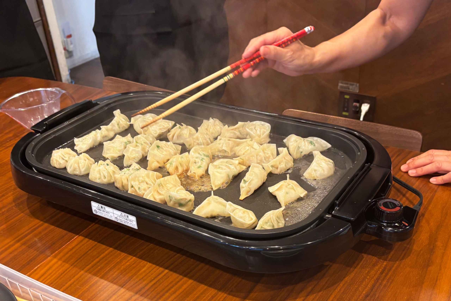 Tokio: Clase de cocina de gyoza con visita al supermercado