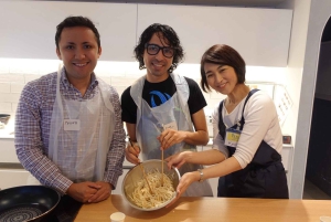 Tokyo: Gyoza Cooking Class with Supermarket Visit