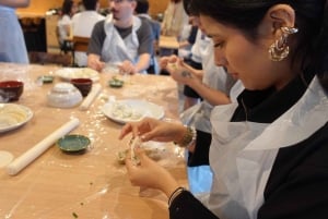 Tokyo: Gyoza Cooking Class with Supermarket Visit
