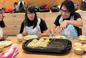 Tokyo: Gyoza Cooking Class with Supermarket Visit