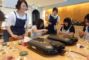 Tokio: Clase de cocina de gyoza con visita al supermercado