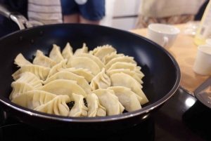 Tokio: Clase de cocina de gyoza con visita al supermercado