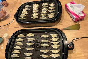 Tokio: Clase de cocina de gyoza con visita al supermercado