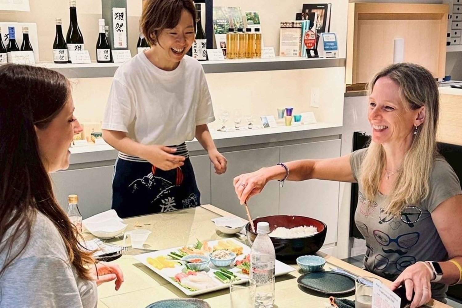Tokyo: Håndrullet sushi og sake-smaking