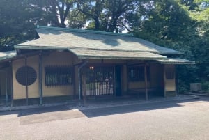 東京の皇居歴史散策と試食ツアーをご案内します