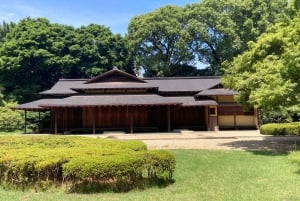 東京の皇居歴史散策と試食ツアーをご案内します