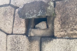 東京の皇居歴史散策と試食ツアーをご案内します