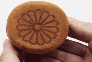 東京の皇居歴史散策と試食ツアーをご案内します