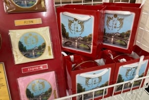 東京の皇居歴史散策と試食ツアーをご案内します