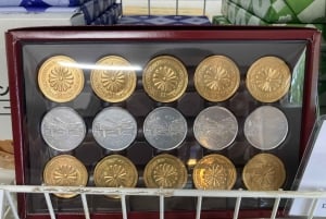 東京の皇居歴史散策と試食ツアーをご案内します