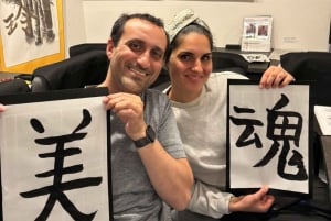 Calligraphiez et imprimez votre calligraphie sur un t-shirt.