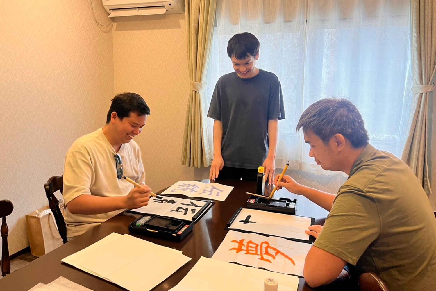Tokyo: Japanese Calligraphy Lesson with Skilled Instructor
