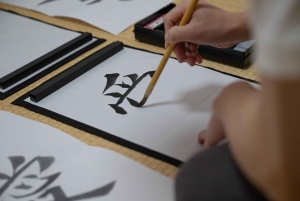 Tokyo: Japanese Calligraphy Lesson with Skilled Instructor