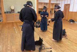 Tokyo: Japanese Kendo Experience with High-Ranked Instructor