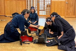 Tokyo: Japanese Kendo Experience with High-Ranked Instructor