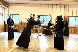 Tokyo: Japanese Kendo Experience with High-Ranked Instructor