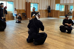 Tokyo: Japanese Kendo Experience with High-Ranked Instructor