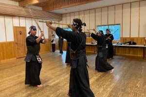 Tokyo: Japanese Kendo Experience with High-Ranked Instructor