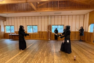 Tokyo: Japanese Kendo Experience with High-Ranked Instructor