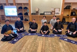 Tokyo: Japanese Kendo Experience with High-Ranked Instructor
