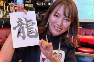 Tokyo: calligrafia su ventaglio e rotolo con drink
