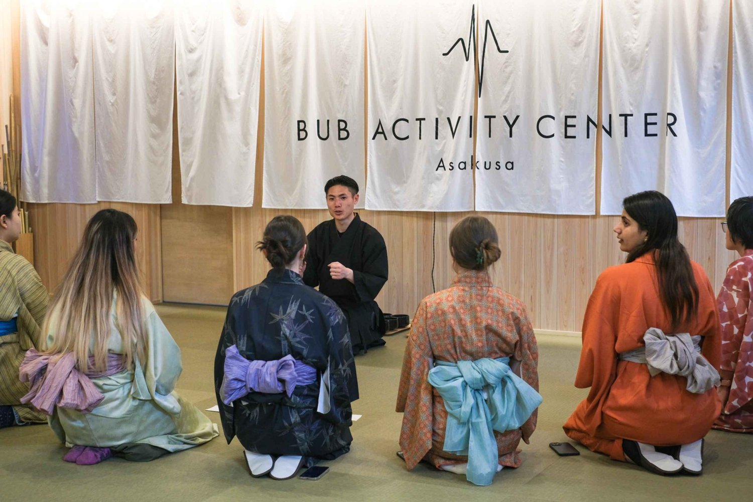 Tokyo: Vänlig teceremoni och sötsaker i kimono