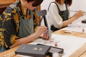 Tokyo: Kintsugi Pottery Repair Workshop with Souvenir