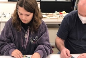 Tóquio: Workshop de Kintsugi para aprender a arte da marcenaria dourada