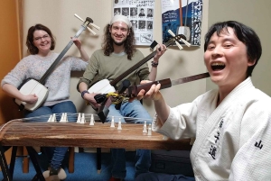 Tokio: Aprende a tocar canciones tradicionales con el shamisen Tsugaru