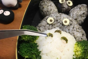 Tokyo: Making a bento box with cute character look