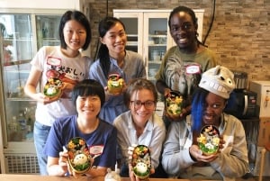 Tokyo: Making a bento box with cute character look
