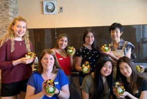 Tokyo: Making a bento box with cute character look