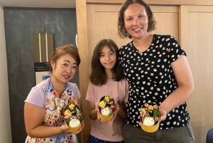Tokyo: Making a bento box with cute character look