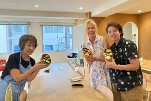 Tokyo: Making a bento box with cute character look