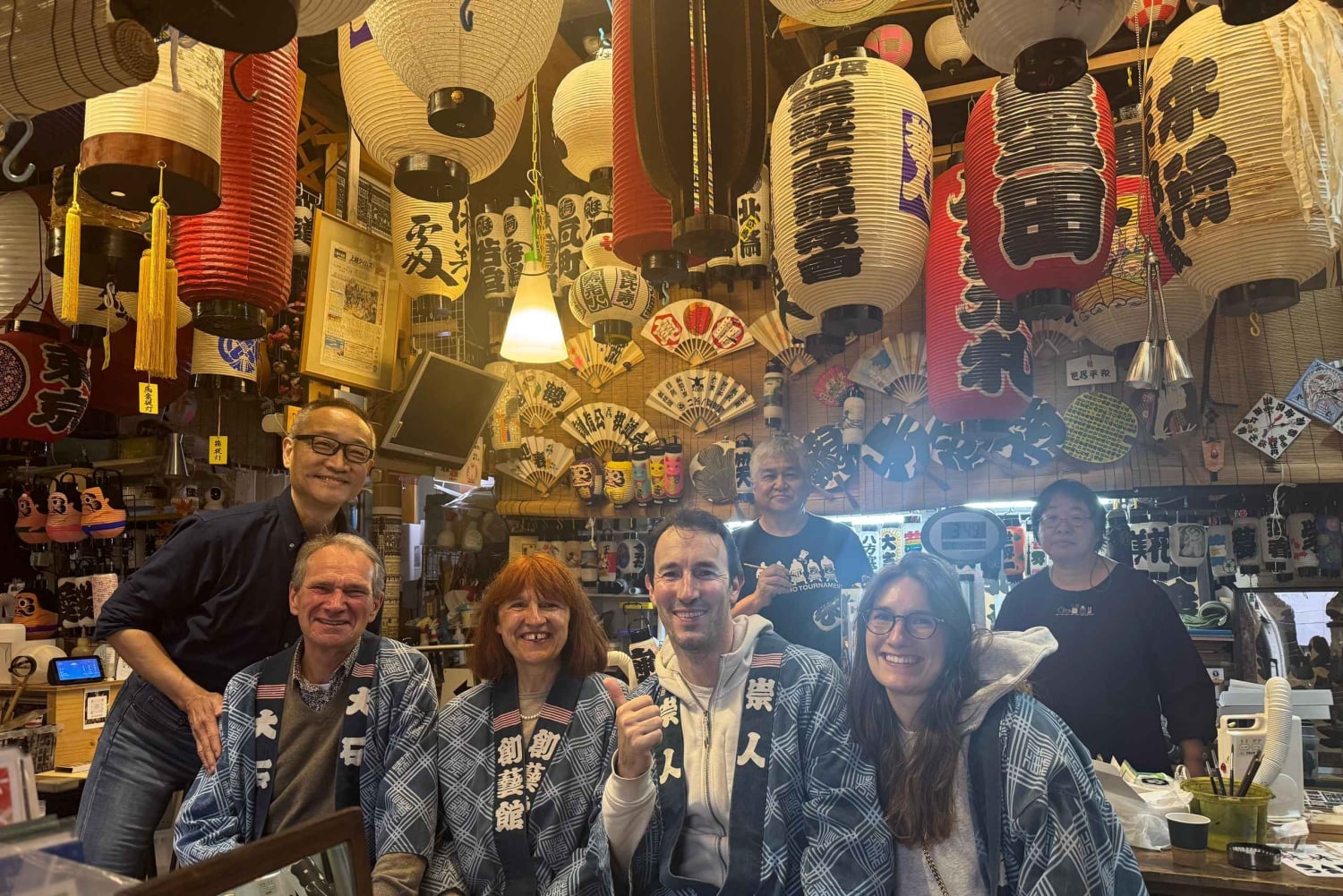 Tokio: Taller de fabricación de linternas en Asakusa con un artesano