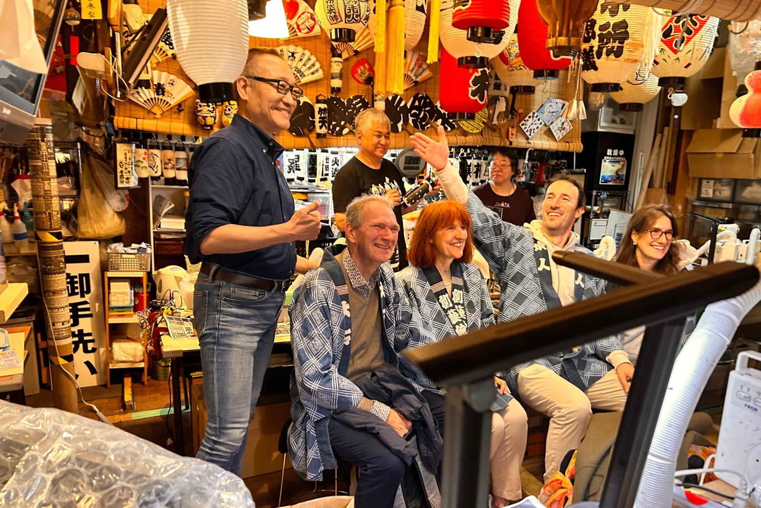 Tokio: Taller de fabricación de linternas en Asakusa con un artesano