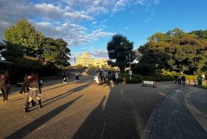Tokyo: Midnight Halal Ramen and Mosque Tour with Guide