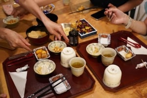 東京：地元の家でお茶とお菓子を楽しみながら折り紙を折りましょう