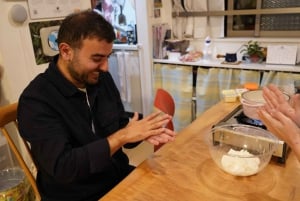 東京：地元の家でお茶とお菓子を楽しみながら折り紙を折りましょう