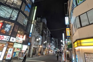 Tokyo: Otsuka Nightlife Tour with Izakayas, Bars and Snacks