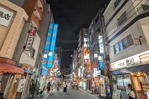 Tokyo: Otsuka Nightlife Tour with Izakayas, Bars and Snacks