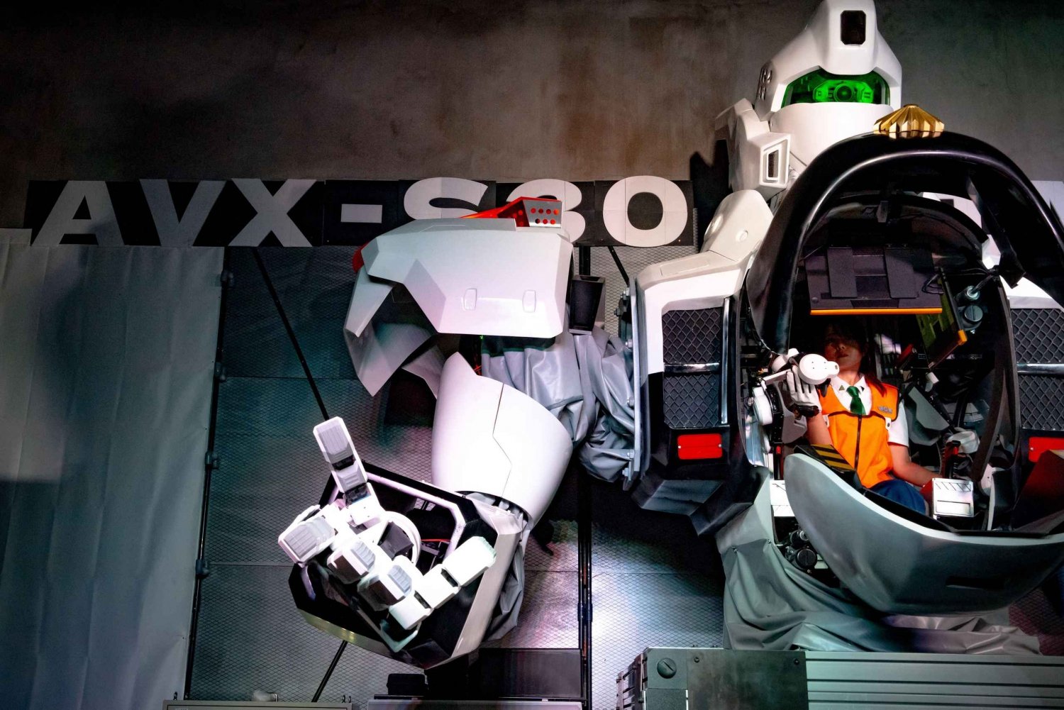 Tokyo: Gigantisk robot 'Ingram' fabrikkomvisning